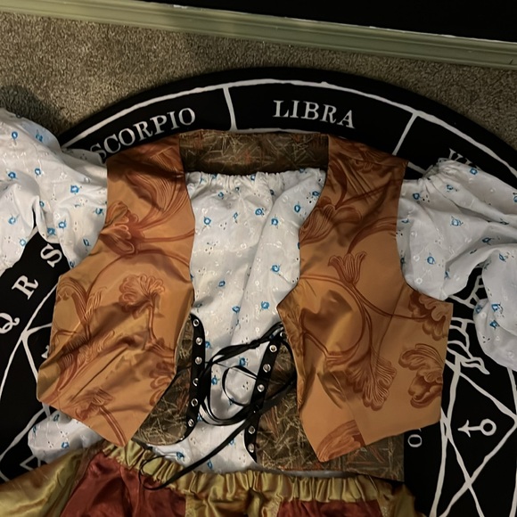 Cottagecore renfaire lotr hobbit fantasy cosplay 🧝🏼♀️🍄 - Picture 2 of 6